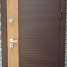 Входная дверь в квартиру с МДФ ДМК-220